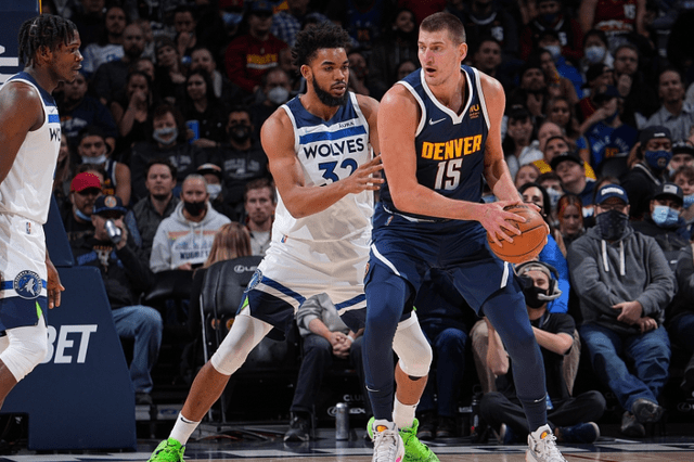 豪门俱乐部官宣主帅续约，合同长达三年（豪门球队官宣与主帅续约，三年长约达成）